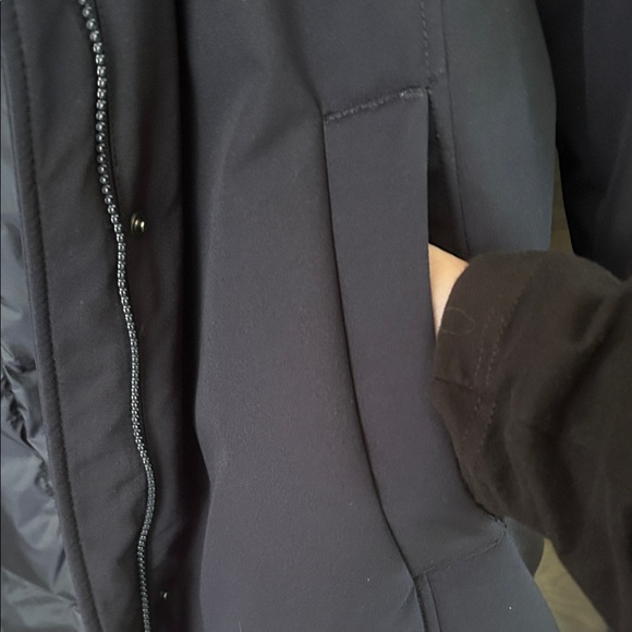 Uniqlo Navy Long Puffer Coat with Plush Detachable Hood - Picture 10 of 12